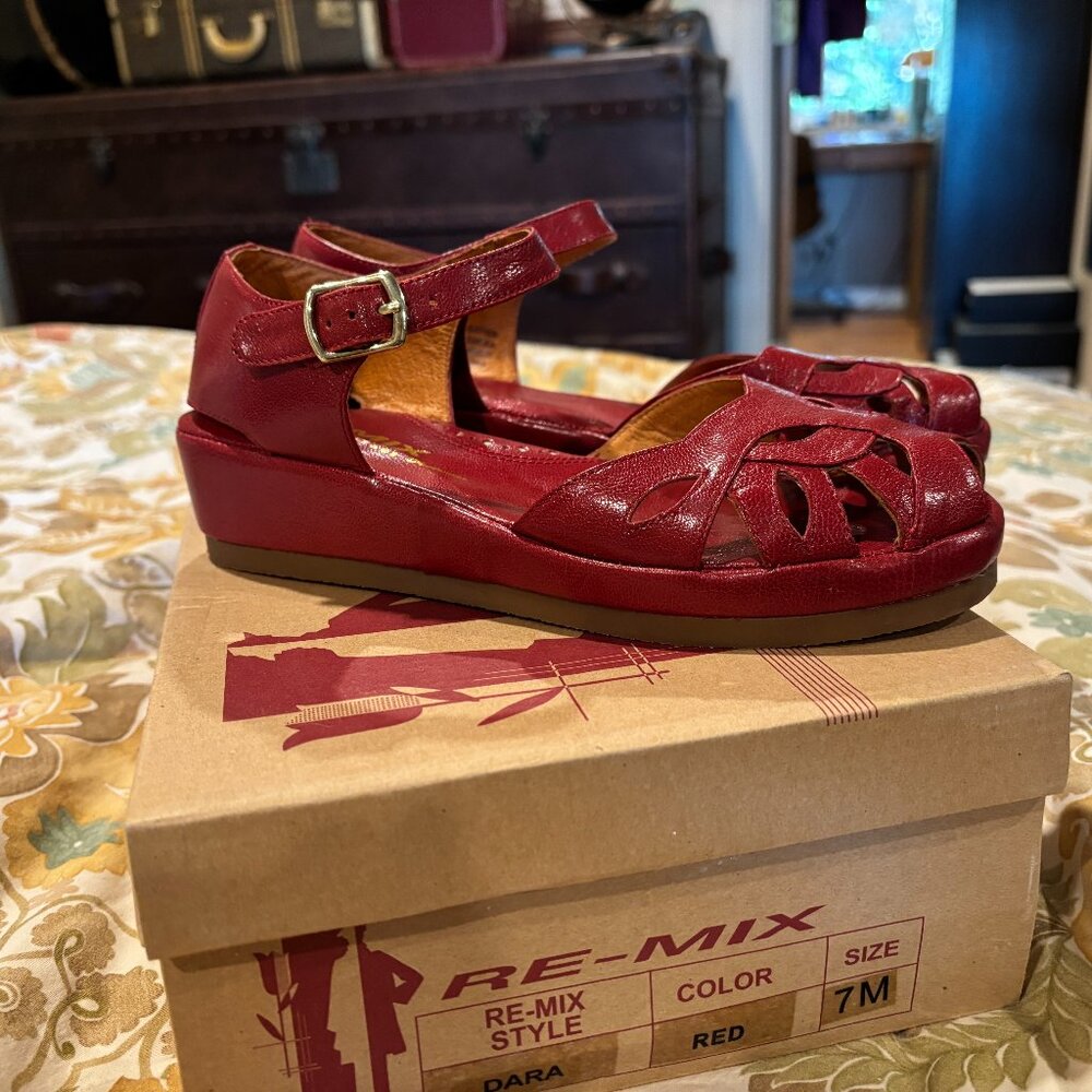 Remix Vintage Shoes 40s Style Wedge Platform Red Leather Ankle-Strap Sandals 7M